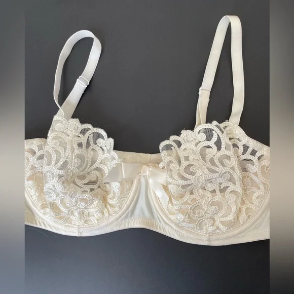 Victoria's Secret Lace Bra Trio - Black, Red, and Ivory 34 D Sexy - Picture 2 of 6